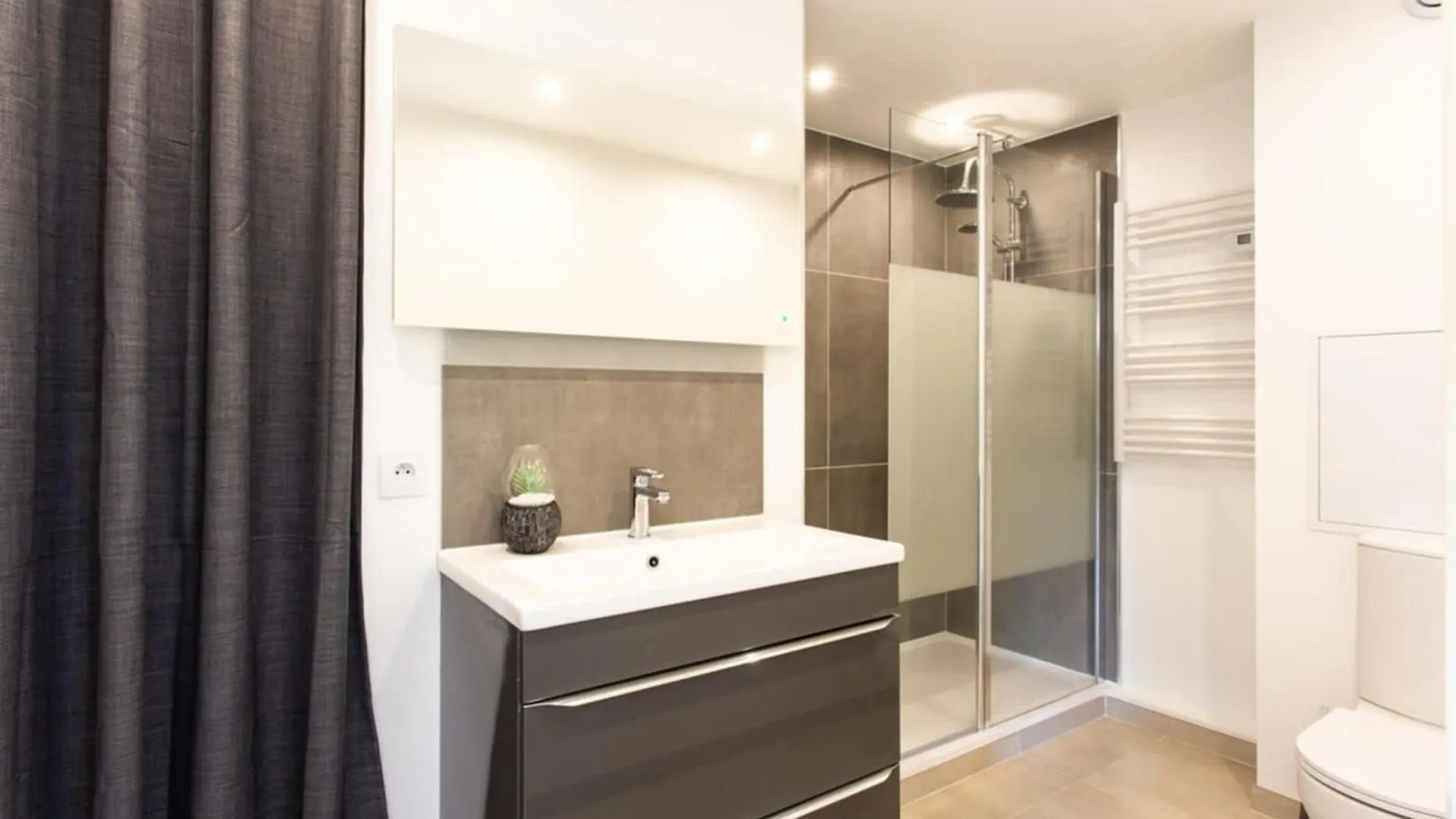 Azur Palm Furnished Flat Apartment Cannes France